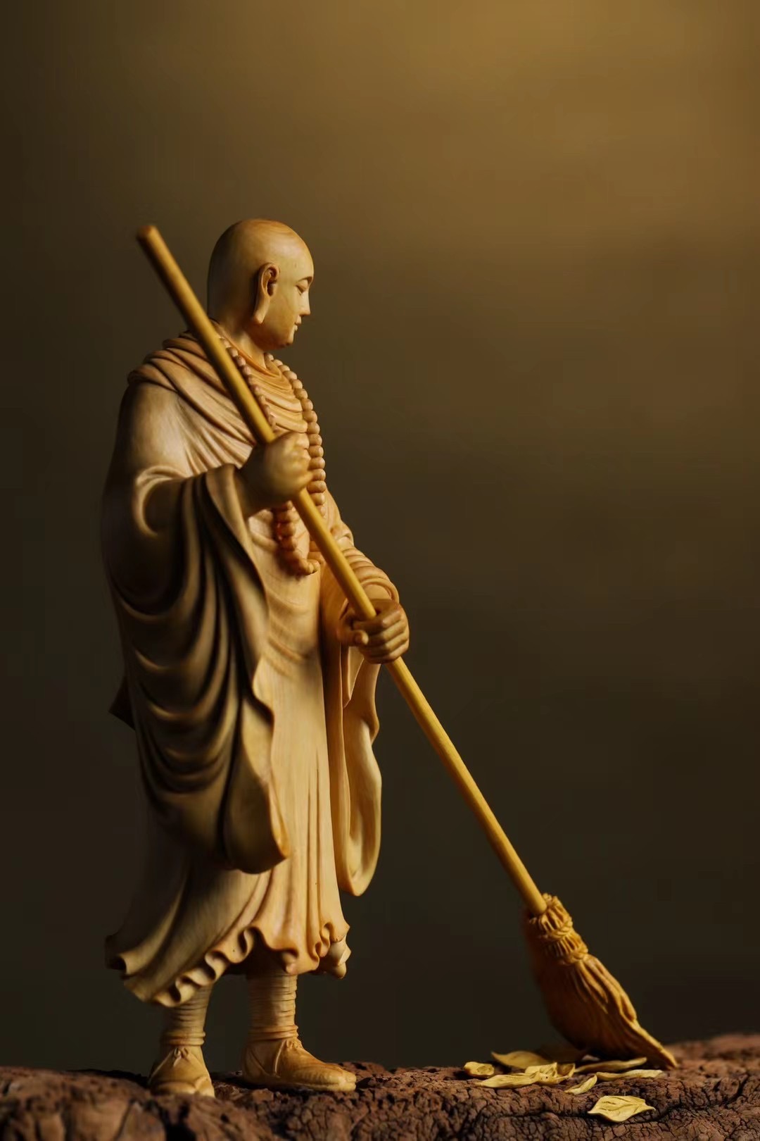 黄杨木雕扫地僧– 大雅堂非遗大雅堂司茶雅物