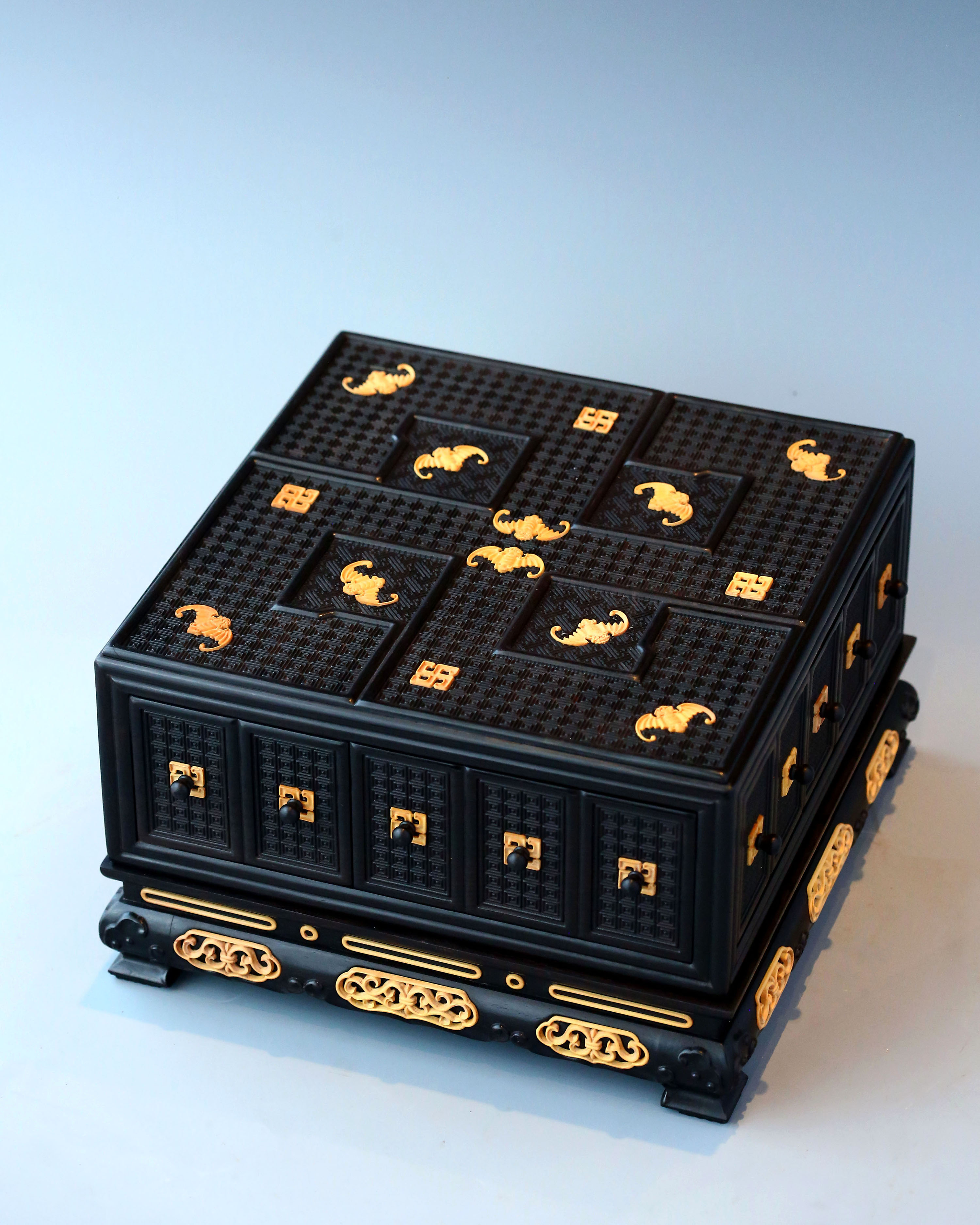 清·乾隆·碧玉雕花多宝盒-中国文物收藏鉴定-图片
