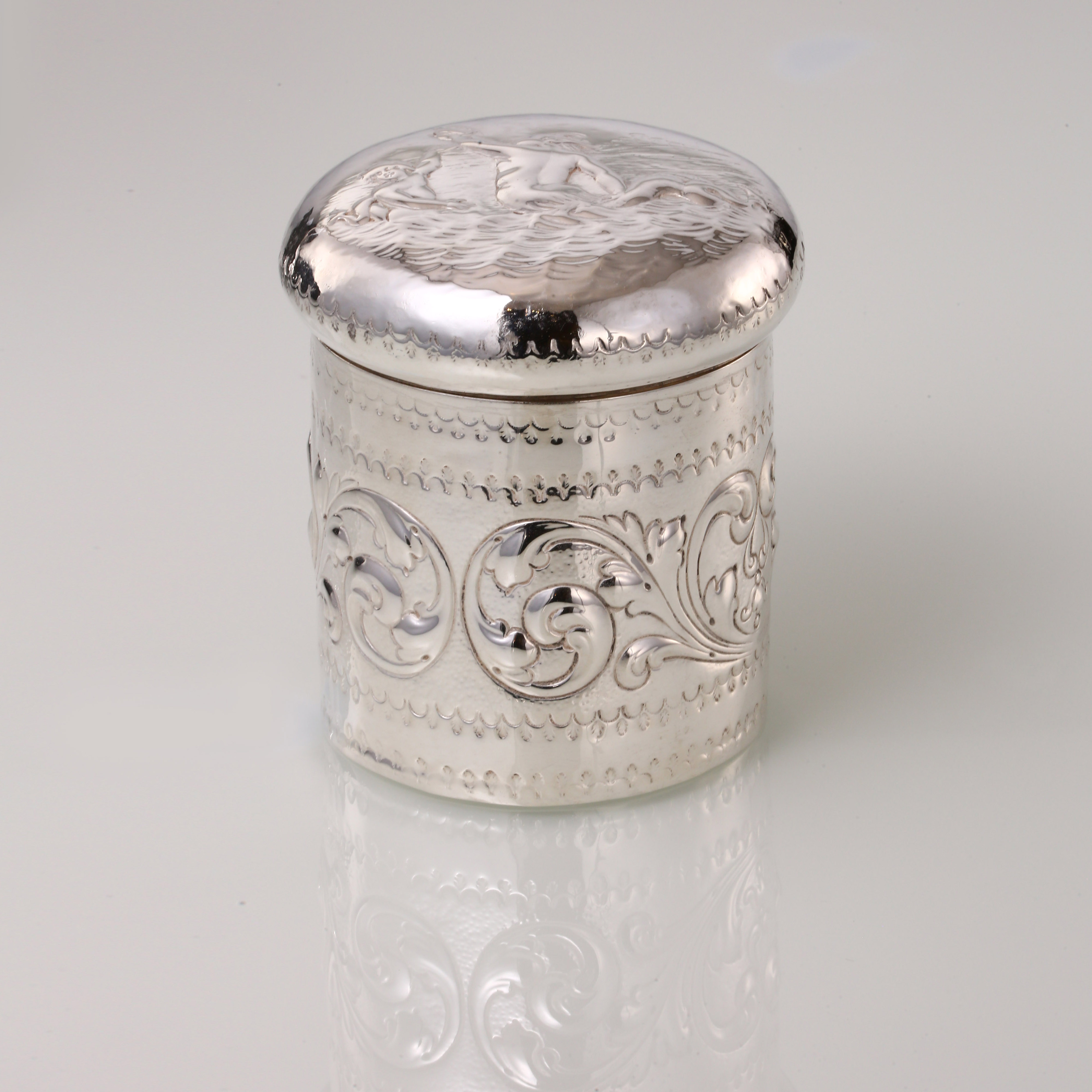 1884年英国纯银浮雕花卉人物茶叶罐– 大雅堂非遗大雅堂司茶雅物