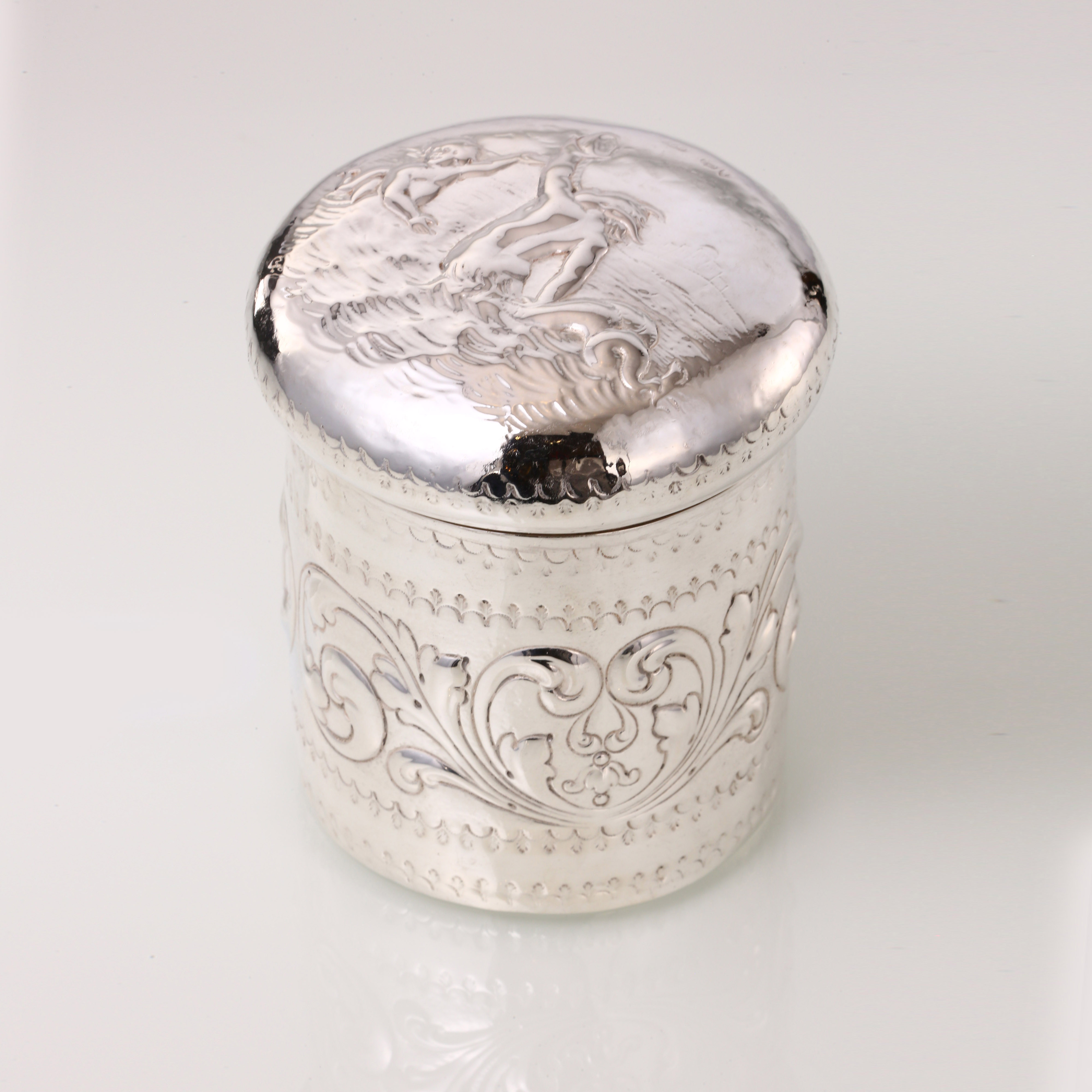 1884年英国纯银浮雕花卉人物茶叶罐– 大雅堂非遗大雅堂司茶雅物